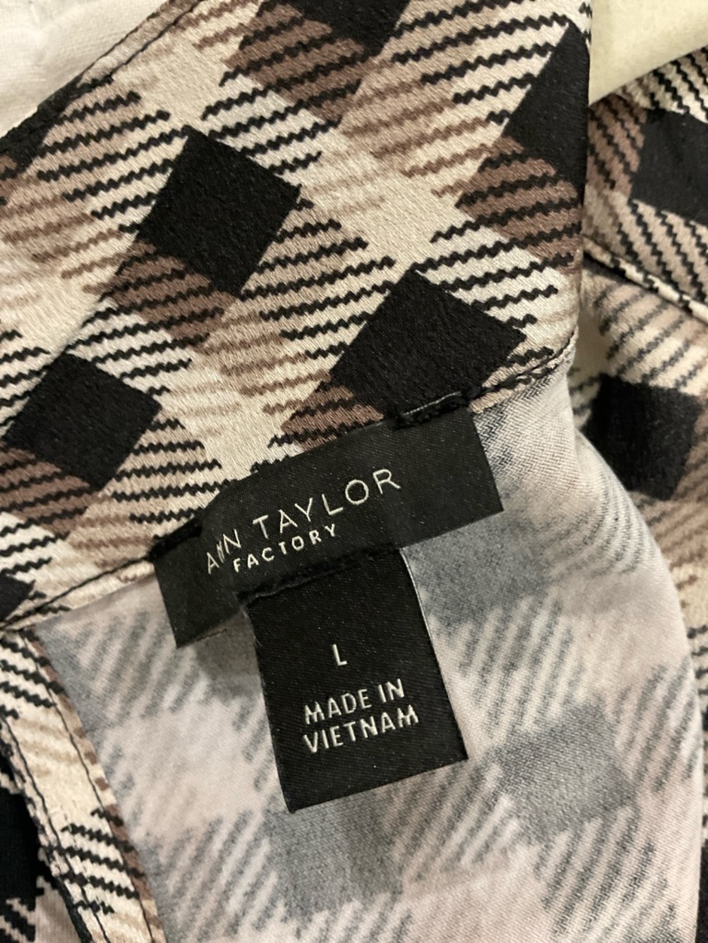 Ann Taylor Factory Black and Cream Gingham Sleeveless Top - Picture 3 of 3
